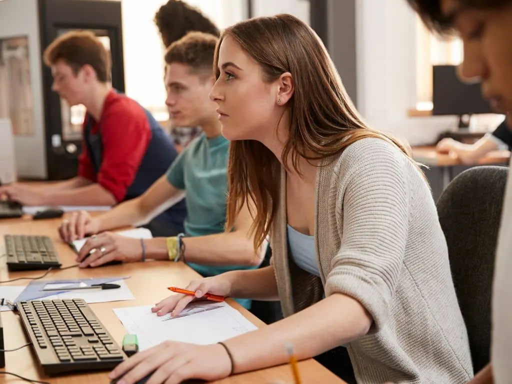 qué es una tesis universitaria